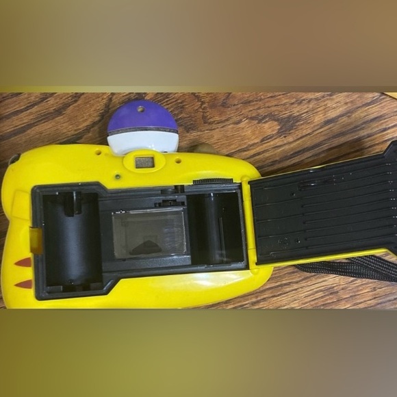 Vintage Pok’eMon Gotta Catch’em all” Camera. Used in great condition. - Picture 3 of 4